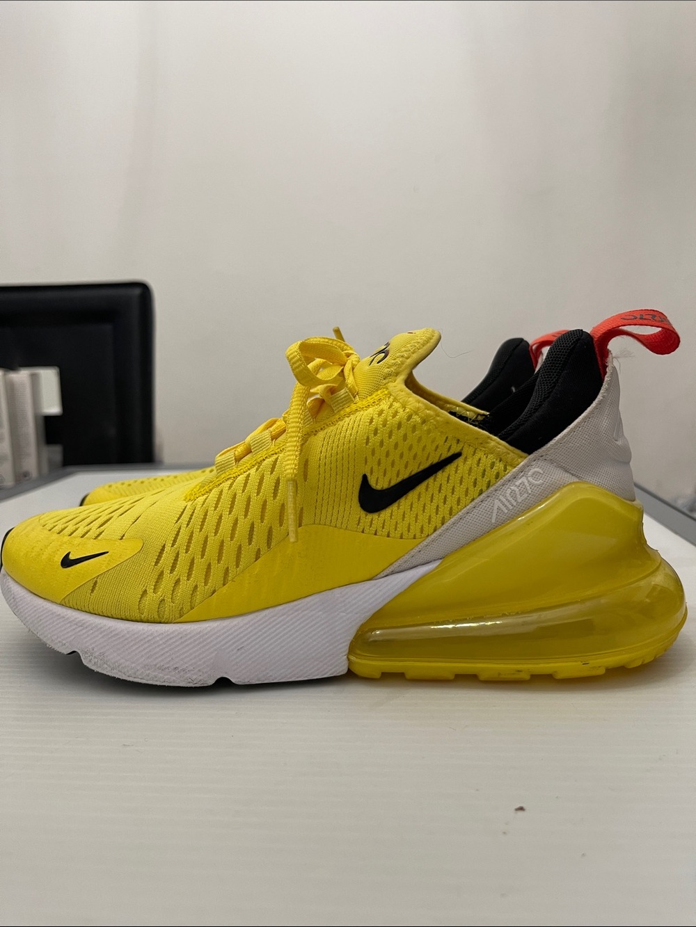 NIKE AIR MAX 270 RUNNING SNEAKERS WOMENS SIZE 7